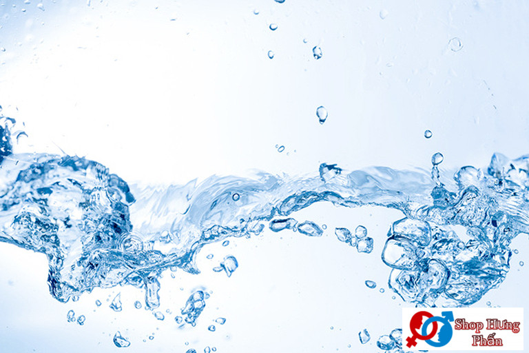 Gel bôi trơn gốc nước có thành phần chủ yếu từ nước đã khử ion và tích hợp thêm một số chất khác để tăng trải nghiệm cho người sử dụng